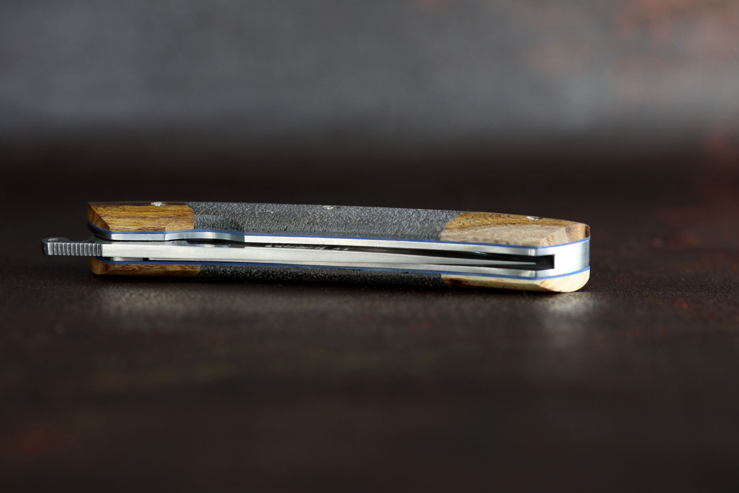 Détail du manche lave et genêt