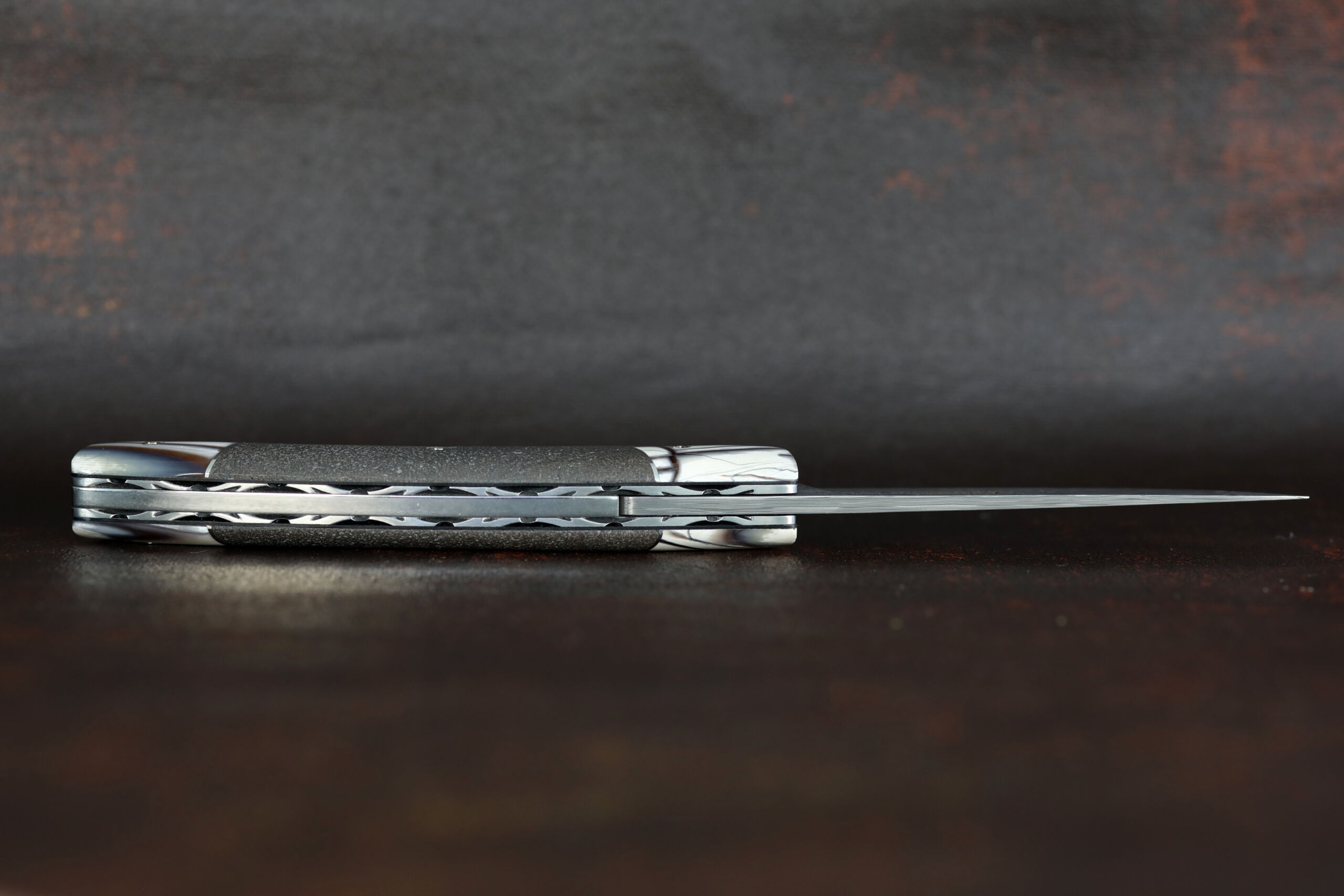 dos du couteau thiers liner lock lave mammouth