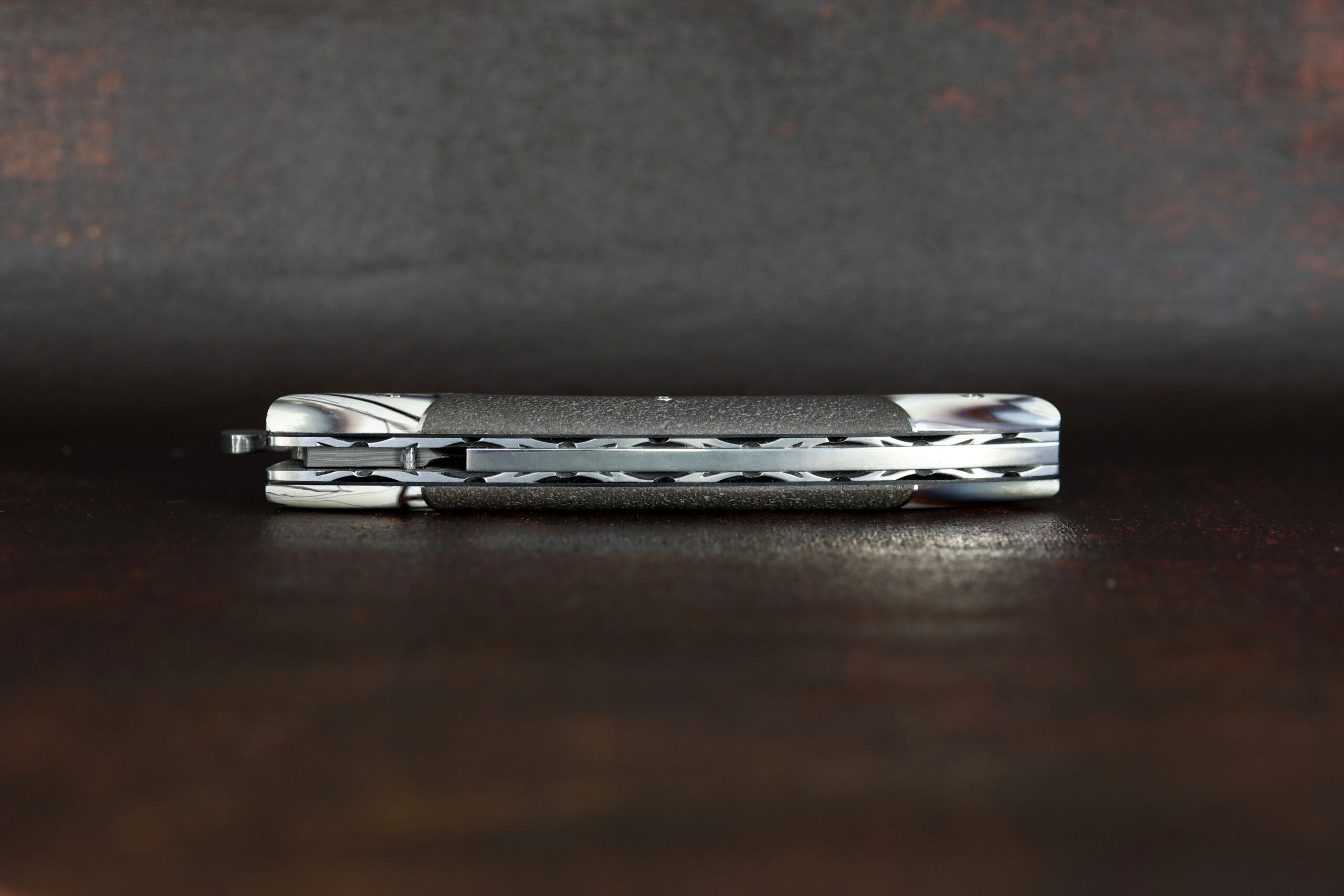 guillochage artisanal couteau thiers liner lock les 2 diables