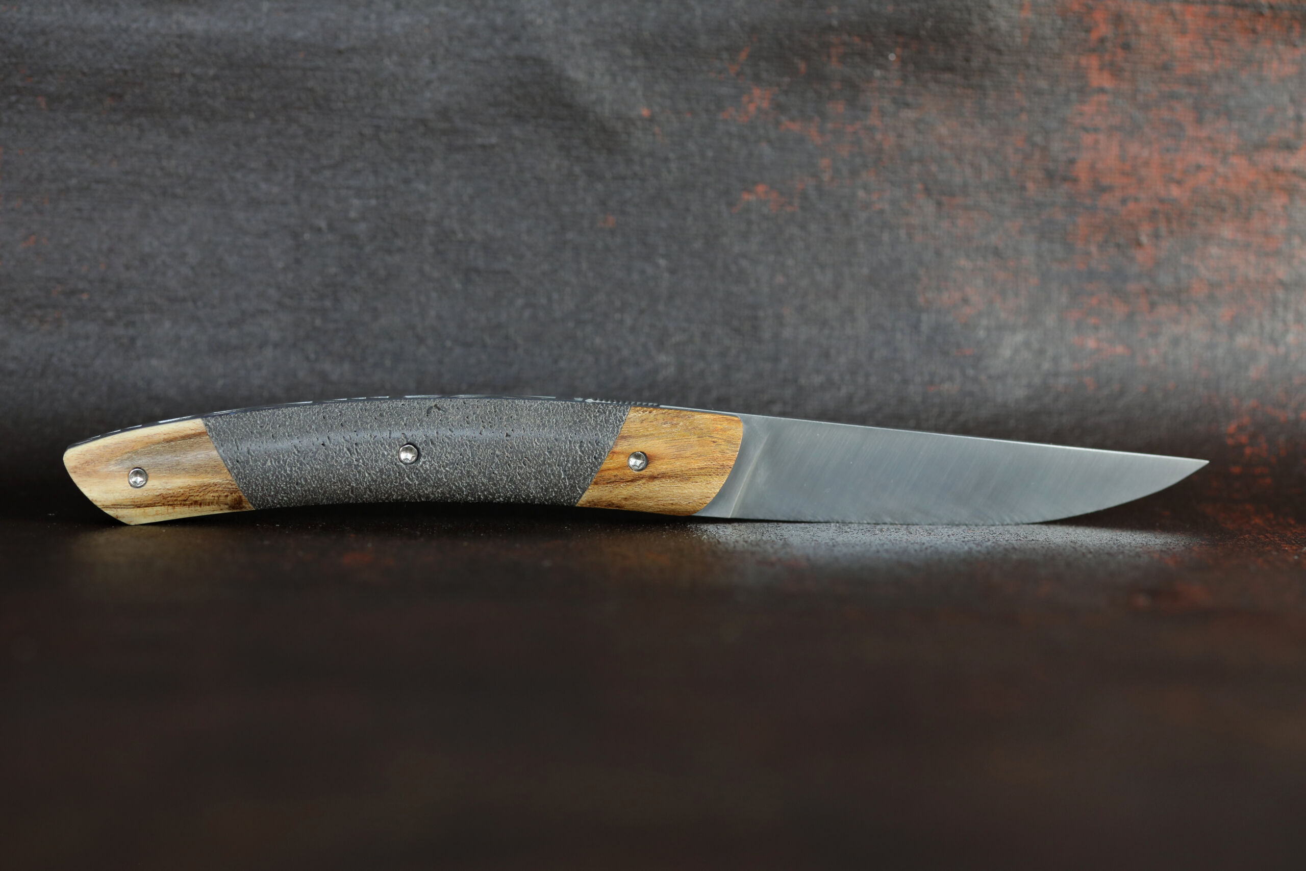 Couteau THIERS ouvert – manche bois de genêt