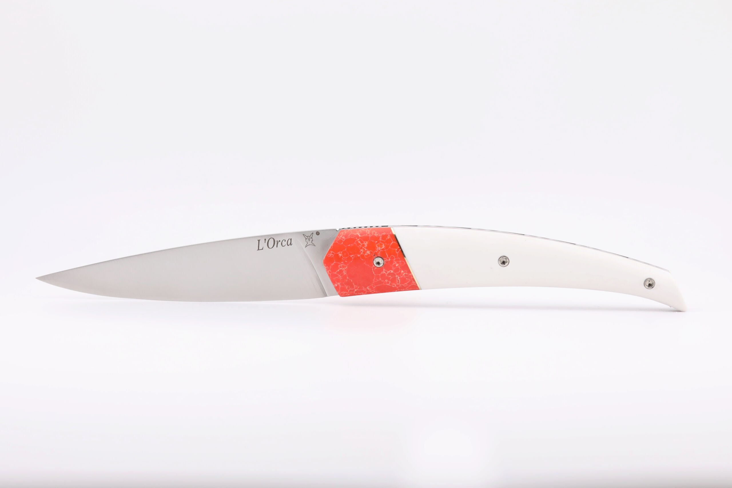 Couteau Orca Banquise ouvert avec manche en pierre reconstituée imitation corail et Elfloryn