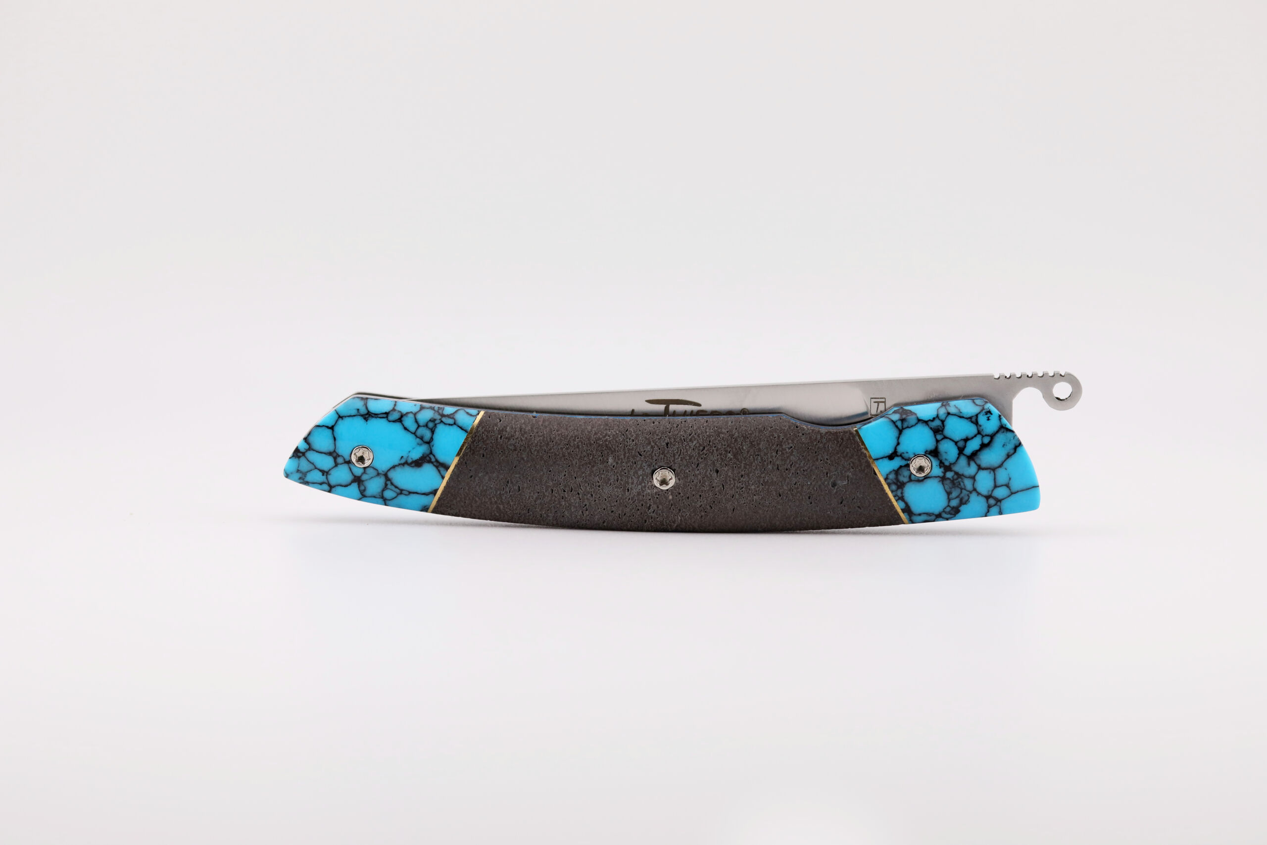 Le Thiers® Liner Lock fermé avec manche en pierre de lave et turquoise noire